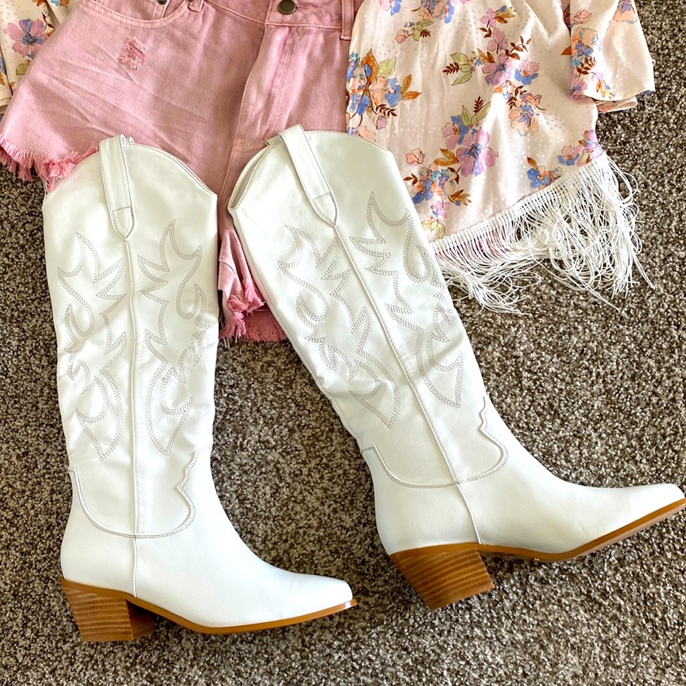 Brand new white cowboy boots! Size 8